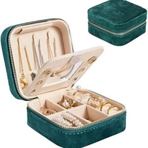 Darbermu Mini Jewelry Box Organiser, Portable Travel Jewellery Case, Velvet Double Layer Jewelry Bag with Mirror, Rings Earrings Necklace Bracelets Jewelry Gift Box Girls Women (Green)